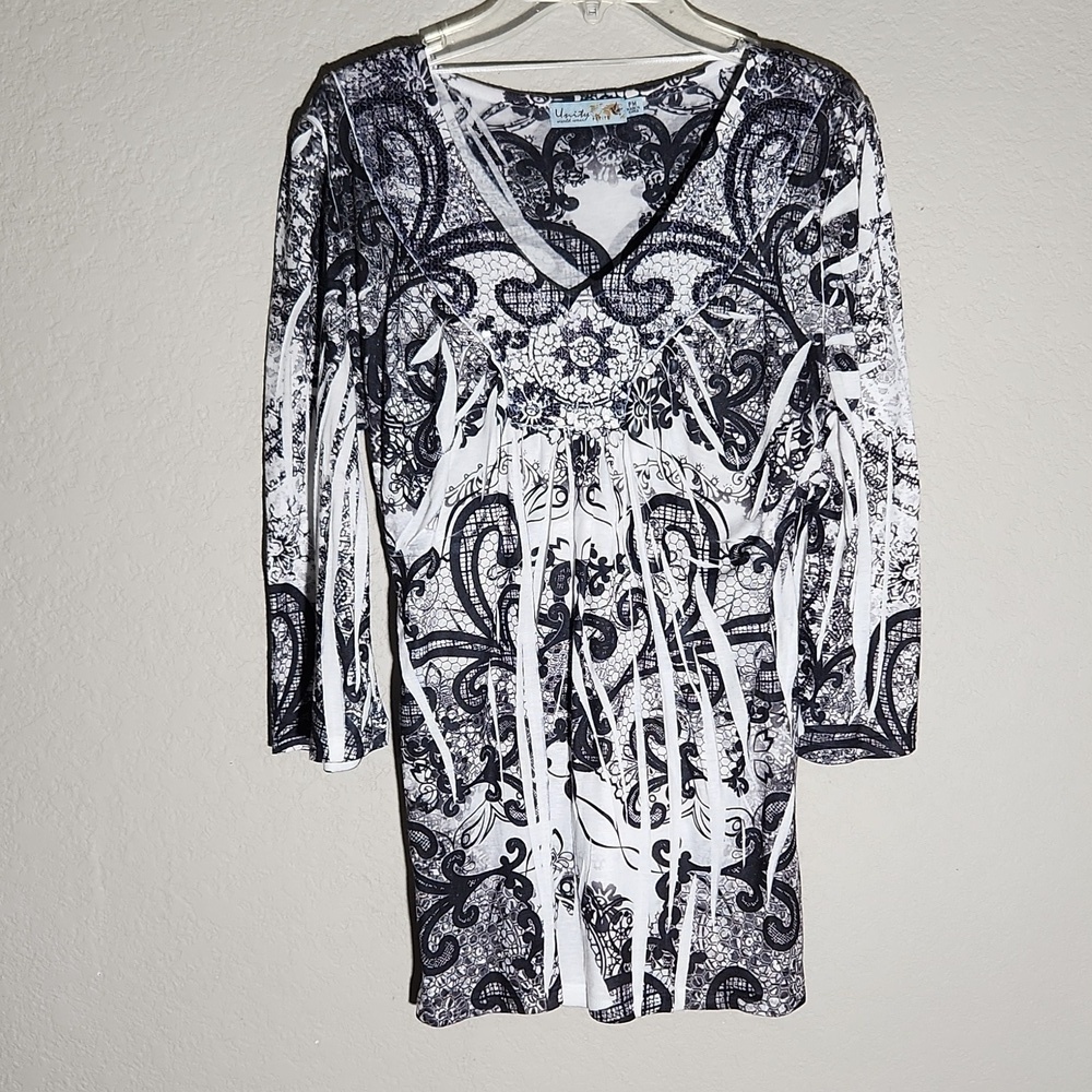 United World Ware Blouse Womens Size M Petite Black 2hite Paisley pleaded Top